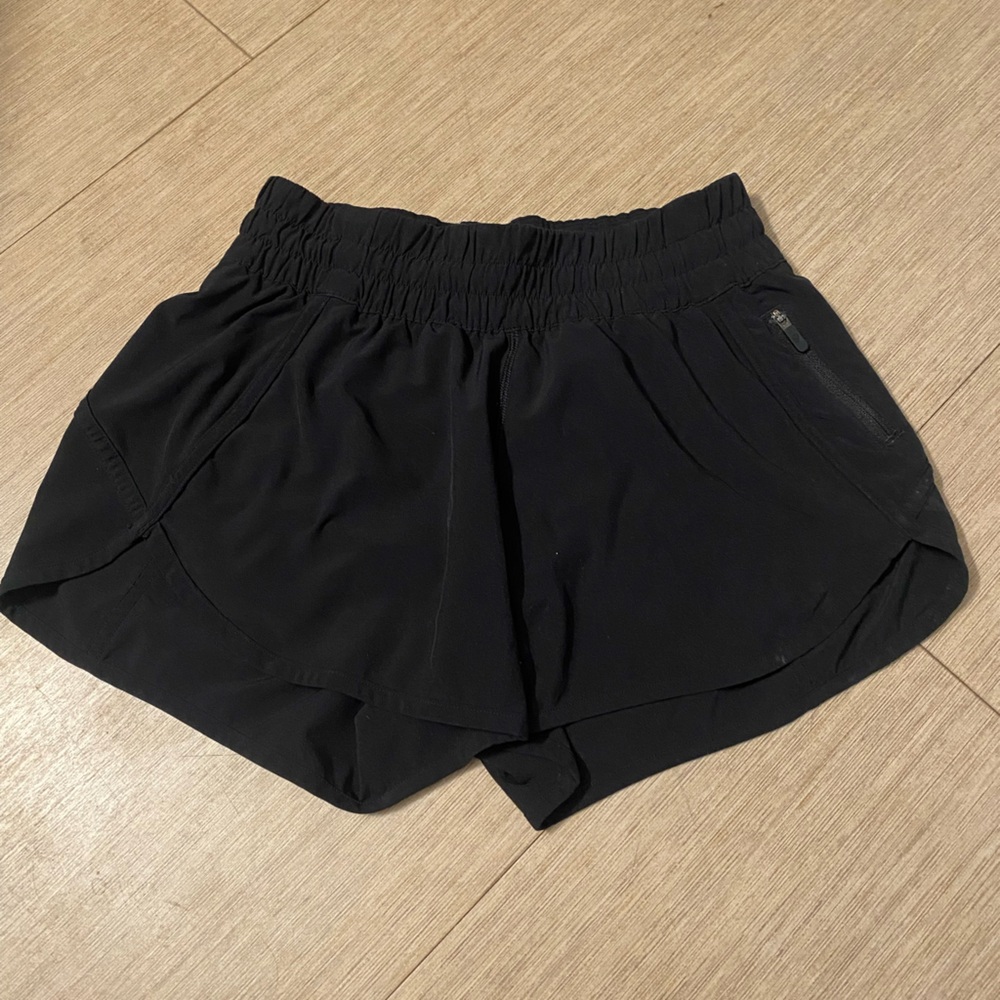 SOLD Lululemon Tracker Short 4”